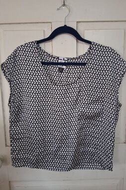 LIVING DOLL Black and White Bird Patterned Cap Sleeve Polyester Cropped Top Sz M